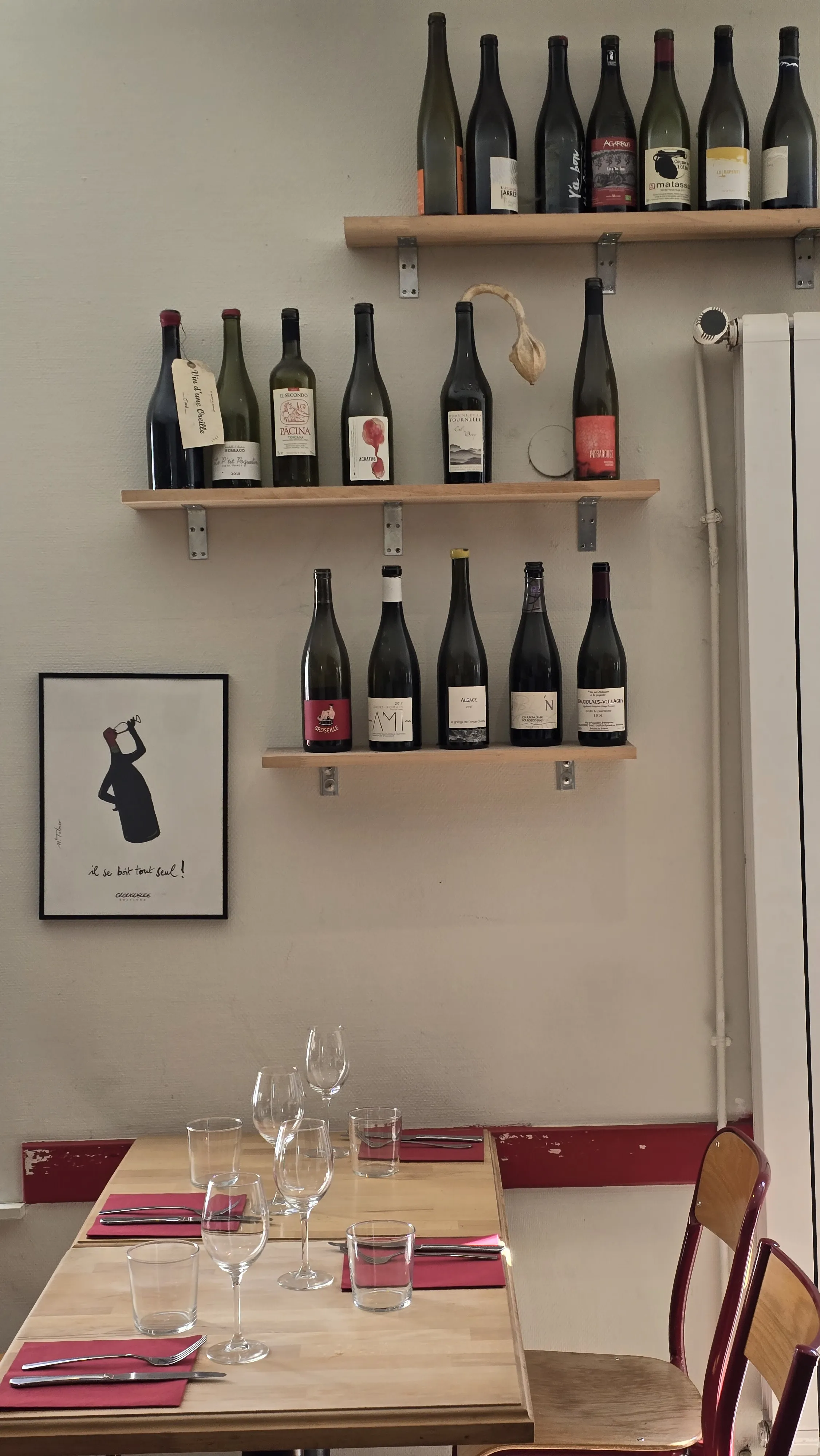 Façade de nuit du restaurant Terroirs – Table & Cave à Nancy, lumière chaude dans le quartier Blandan